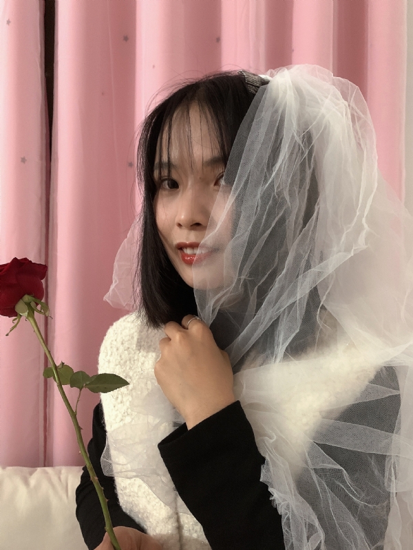 持紫菜包饭的女孩的第一张照片--南靖交友网