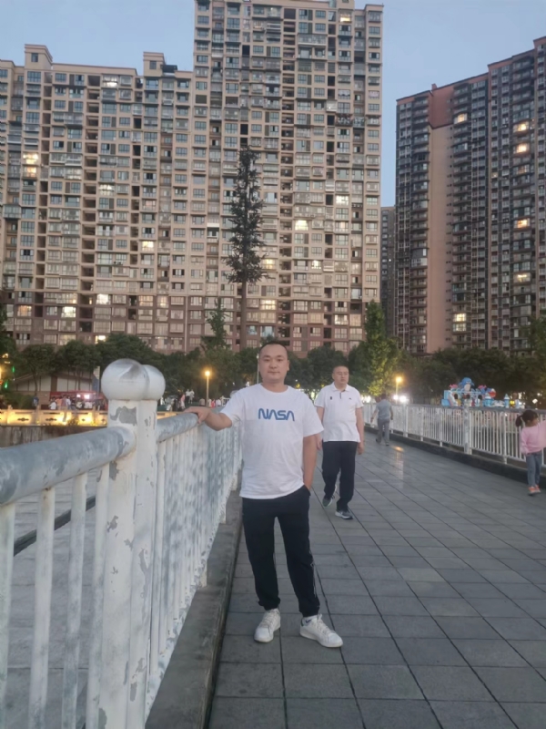 寂寞的男人的第一张照片--南靖交友网