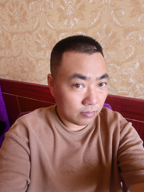 擦亮眼睛向前看的第一张照片--南靖交友网